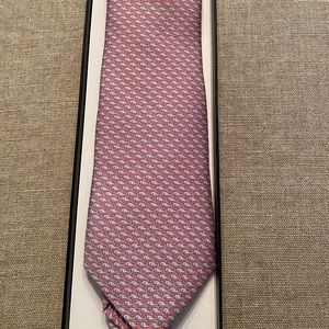 Vineyard Vine’s pink whale tie.